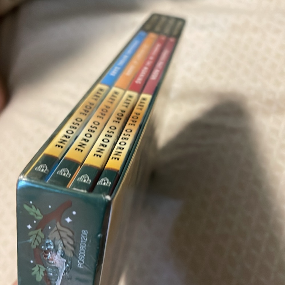 Magic TreeHouse books 1-4 new - Picture 2 of 4
